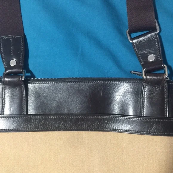 Trade/offer? - TUMI crossbody/shoulder bag. Unisex GUC - Picture 5 of 14